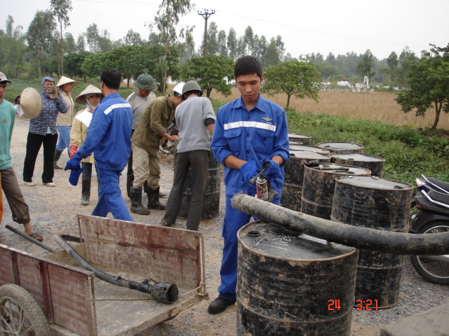 Sử dụng bê tông nhựa nguội thi công mặt đường giao thông nông thôn