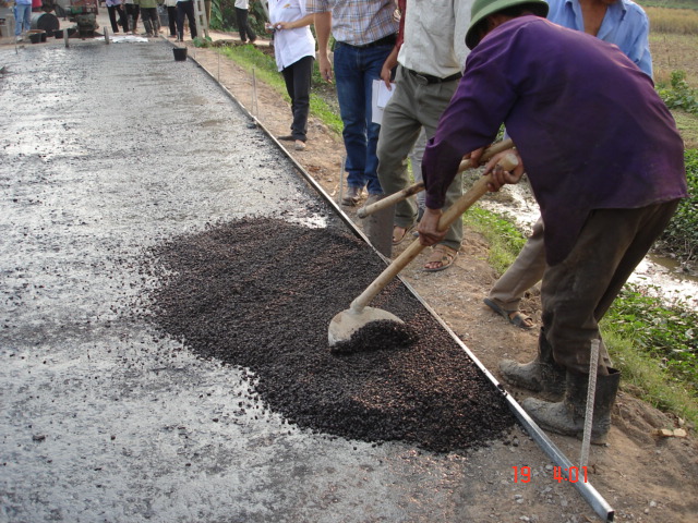 Sử dụng bê tông nhựa nguội thi công mặt đường giao thông nông thôn